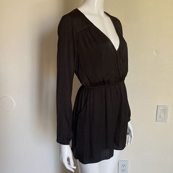 Urban Outfitters Black Satin Demy Long-Sleeve Romper Size Medium - Picture 5 of 15
